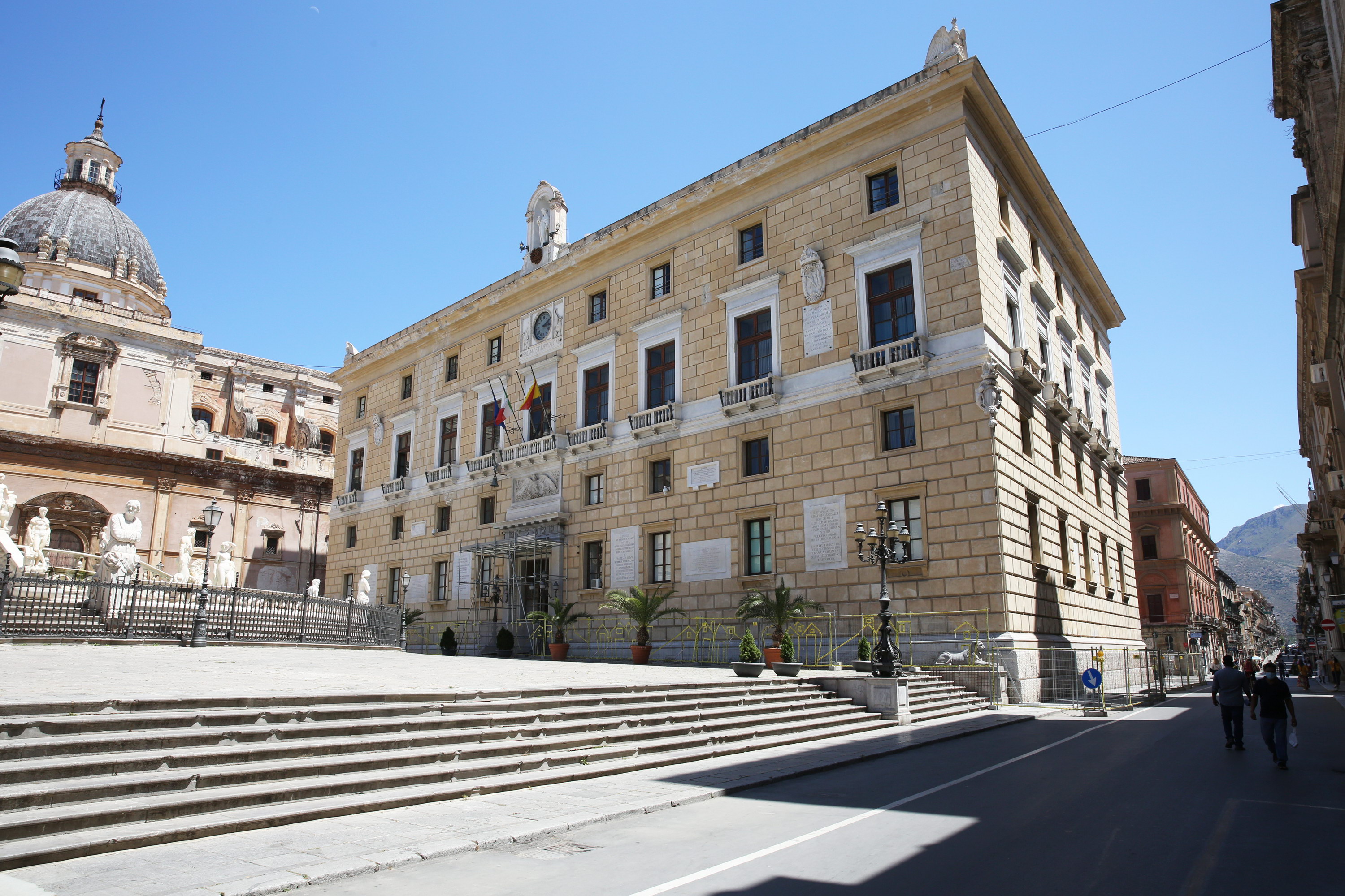 Palermo, corsa contro il tempo per evitare il default