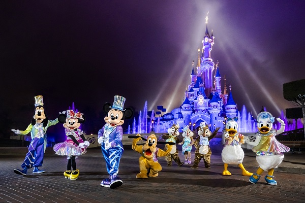 Disneyland Paris celebra trent’anni di magia  fra attrazioni, show mozzafiato e prelibatezze