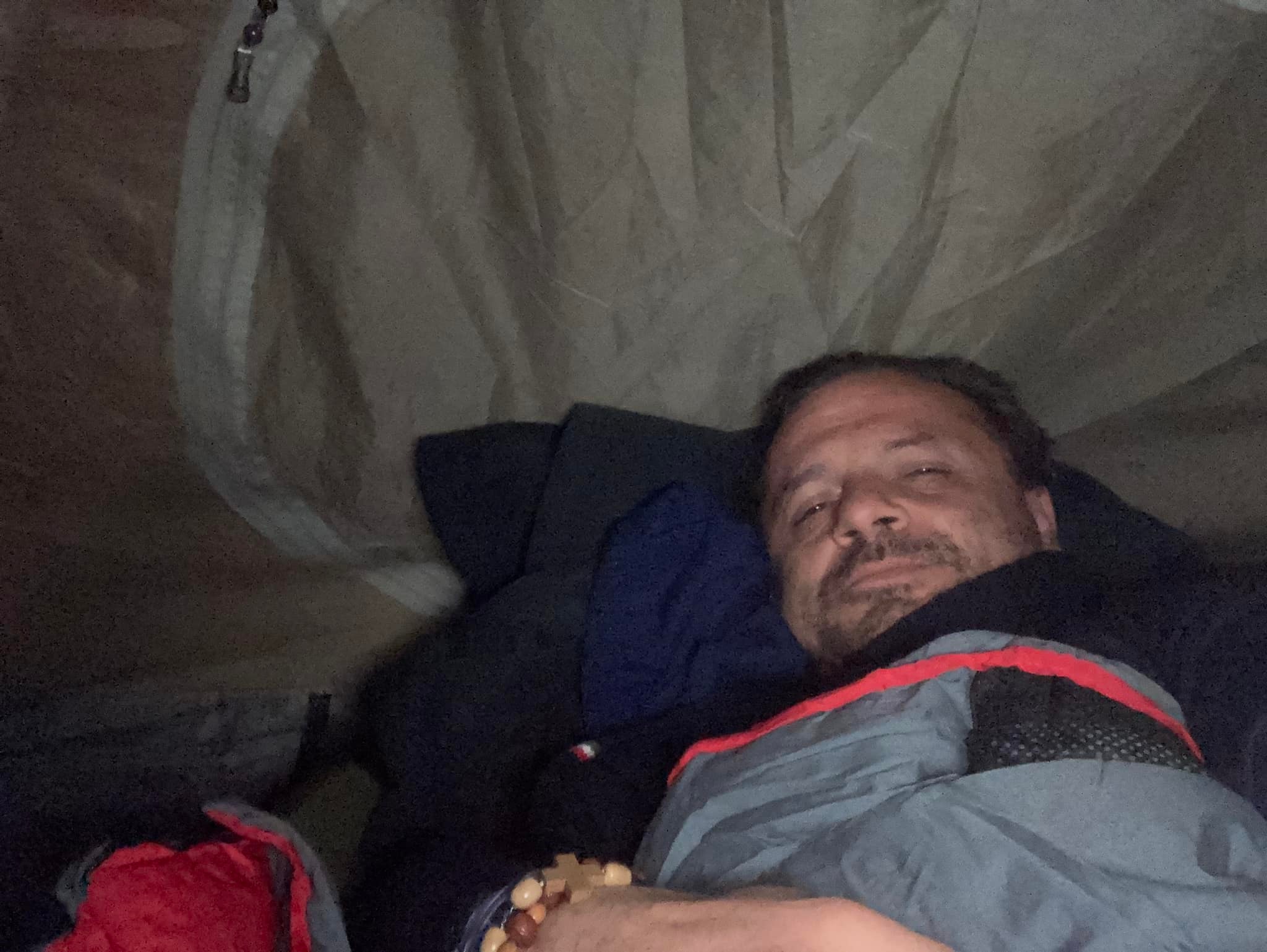 Green pass sullo stretto,  prima notte in tenda per De Luca