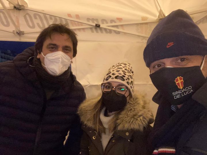 Green pass sullo stretto,  prima notte in tenda per De Luca