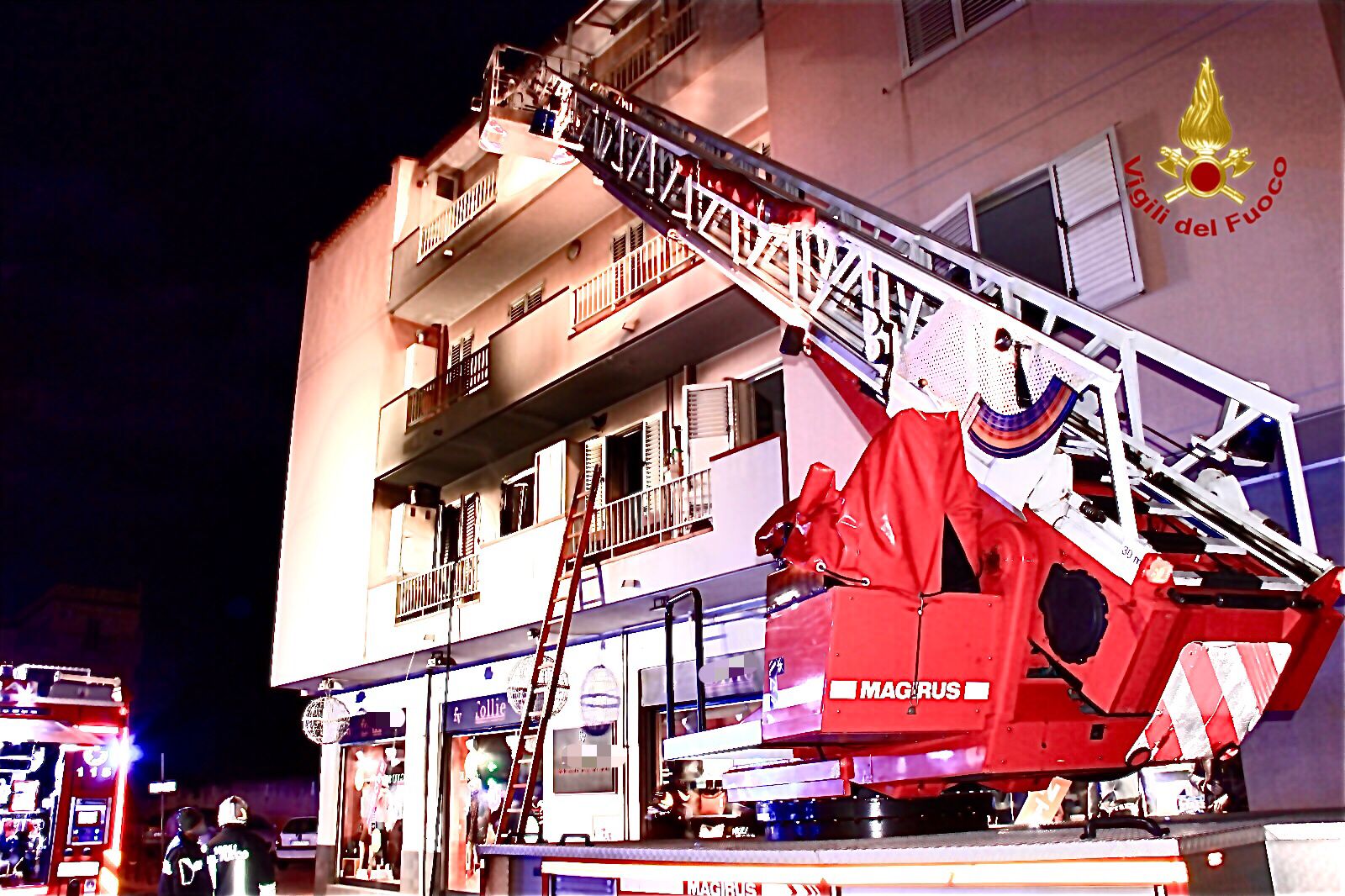 Incendio a Spadafora, danneggiato uno studio dentistico