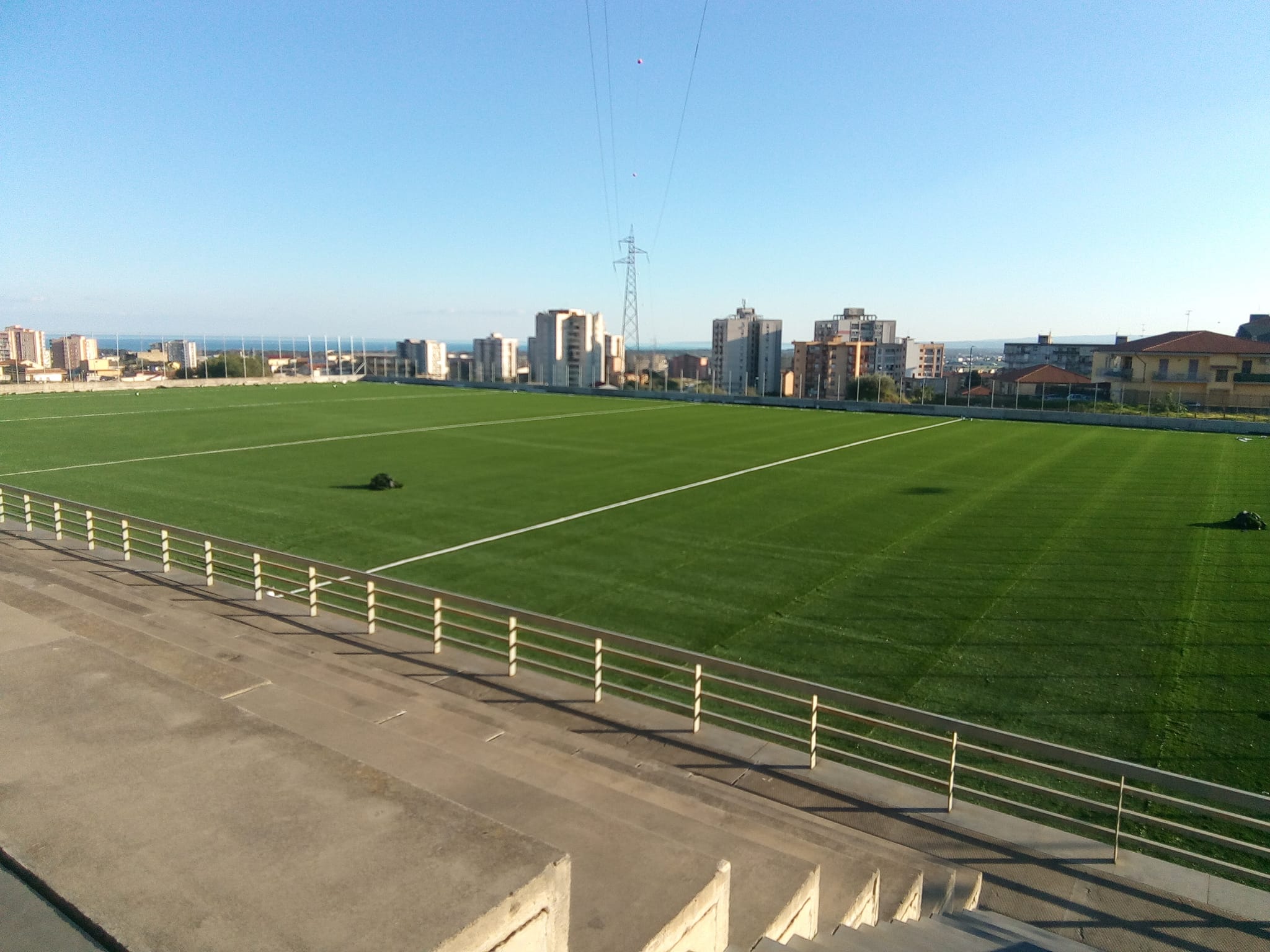 Atti vandalici non fermano i Briganti: al San Teodoro arriva l’erba sintetica