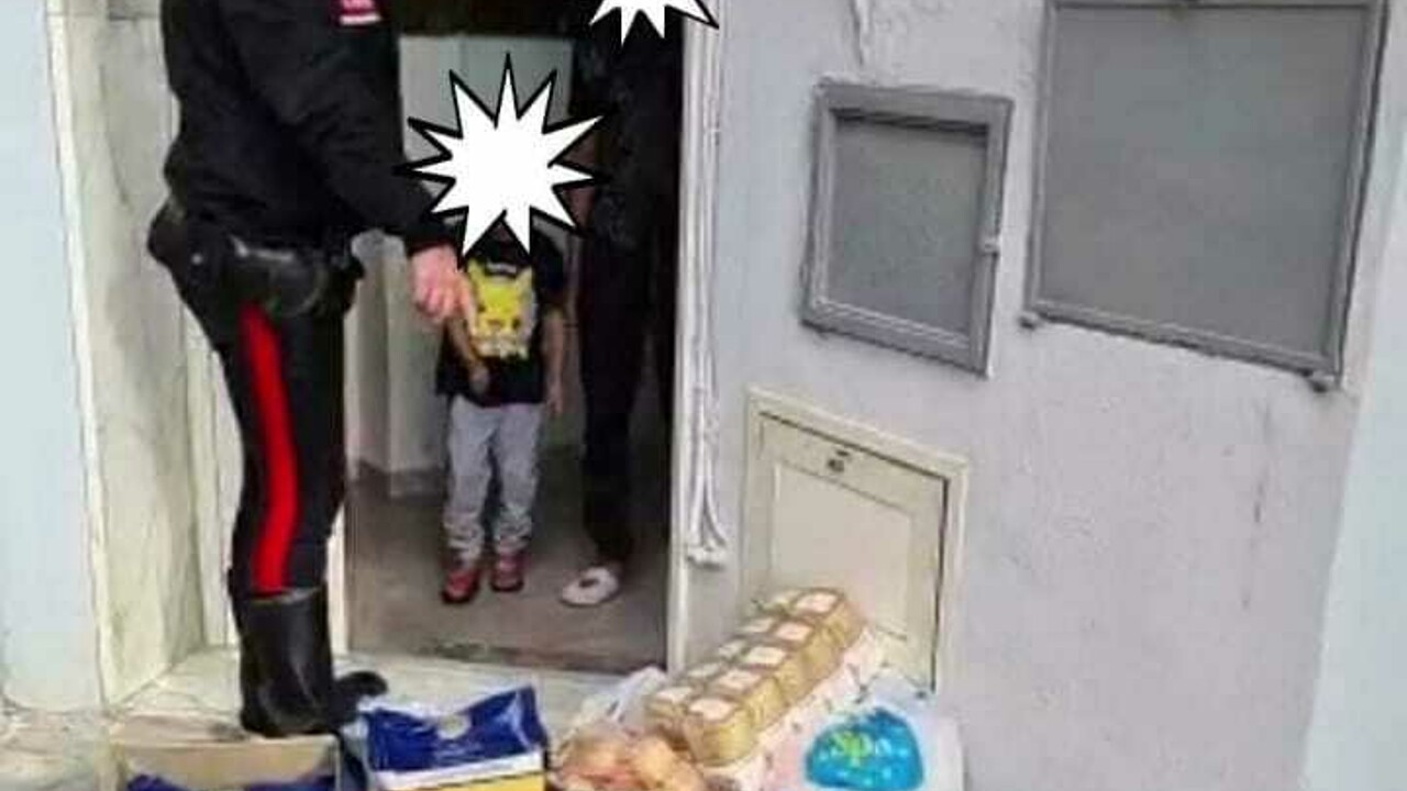 Agrigento, senza soldi per la spesa, Carabinieri fanno colletta