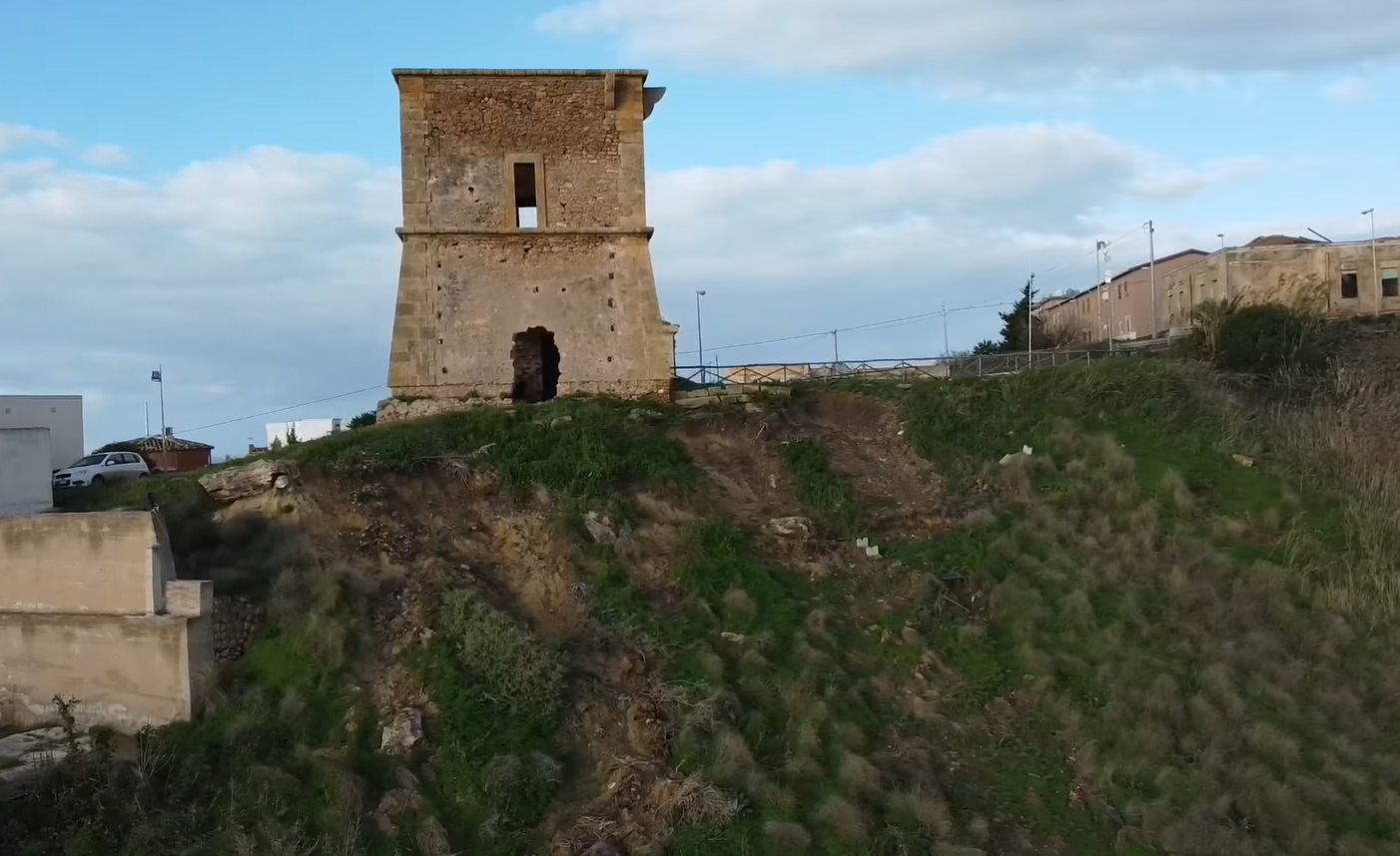 Porto Palo di Menfi, l’antica torre a rischia di crollare VIDEO