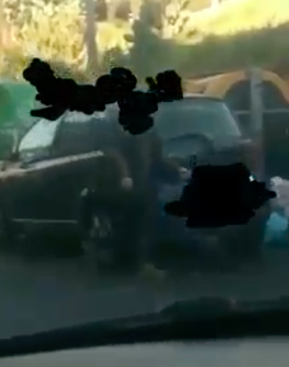 Getta rifiuti in strada e fuori orario: “lo aspetta il verbale”