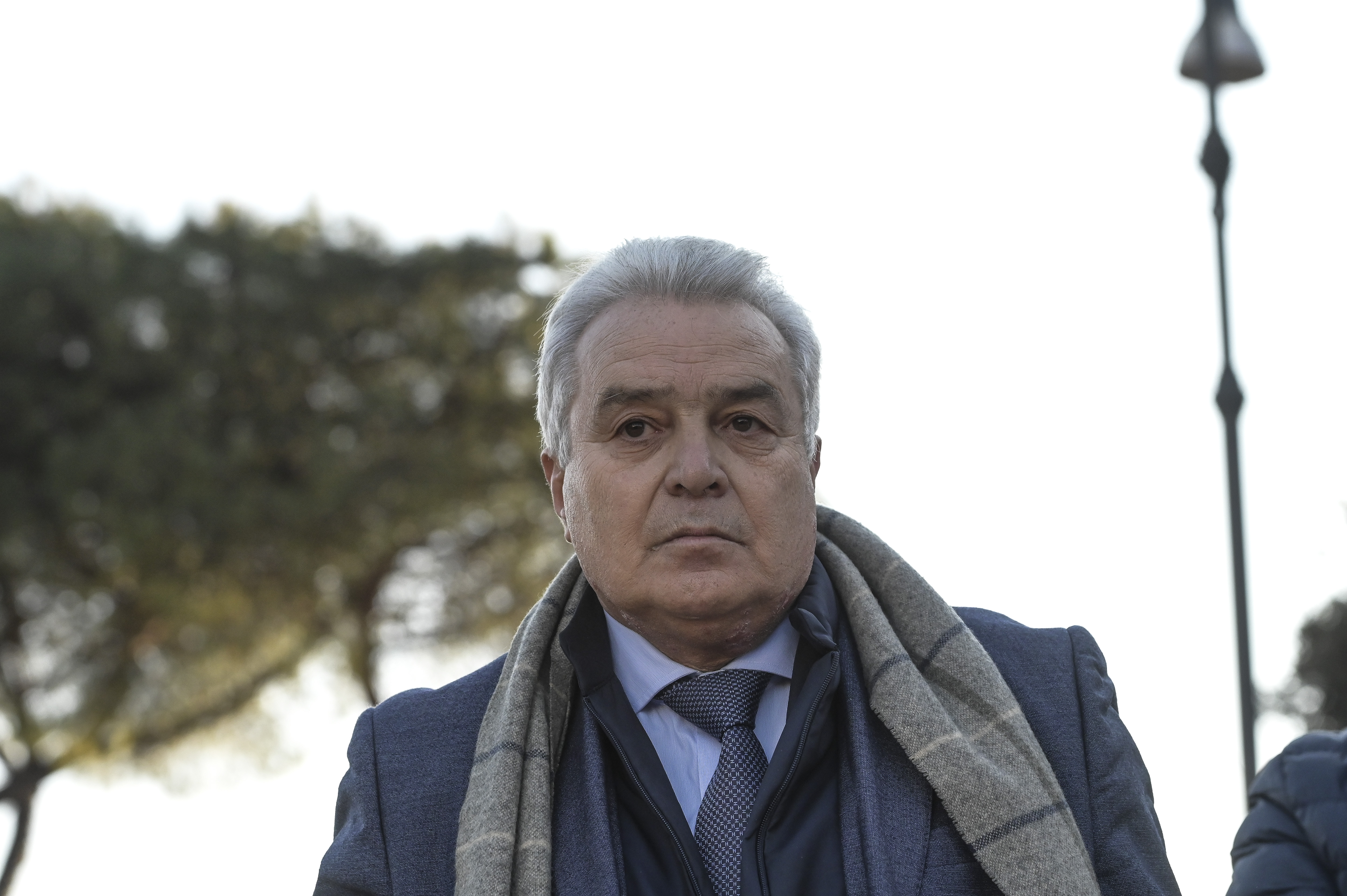 L’ex magistrato Giorgianni attraversa lo Stretto su una barca di pescatori