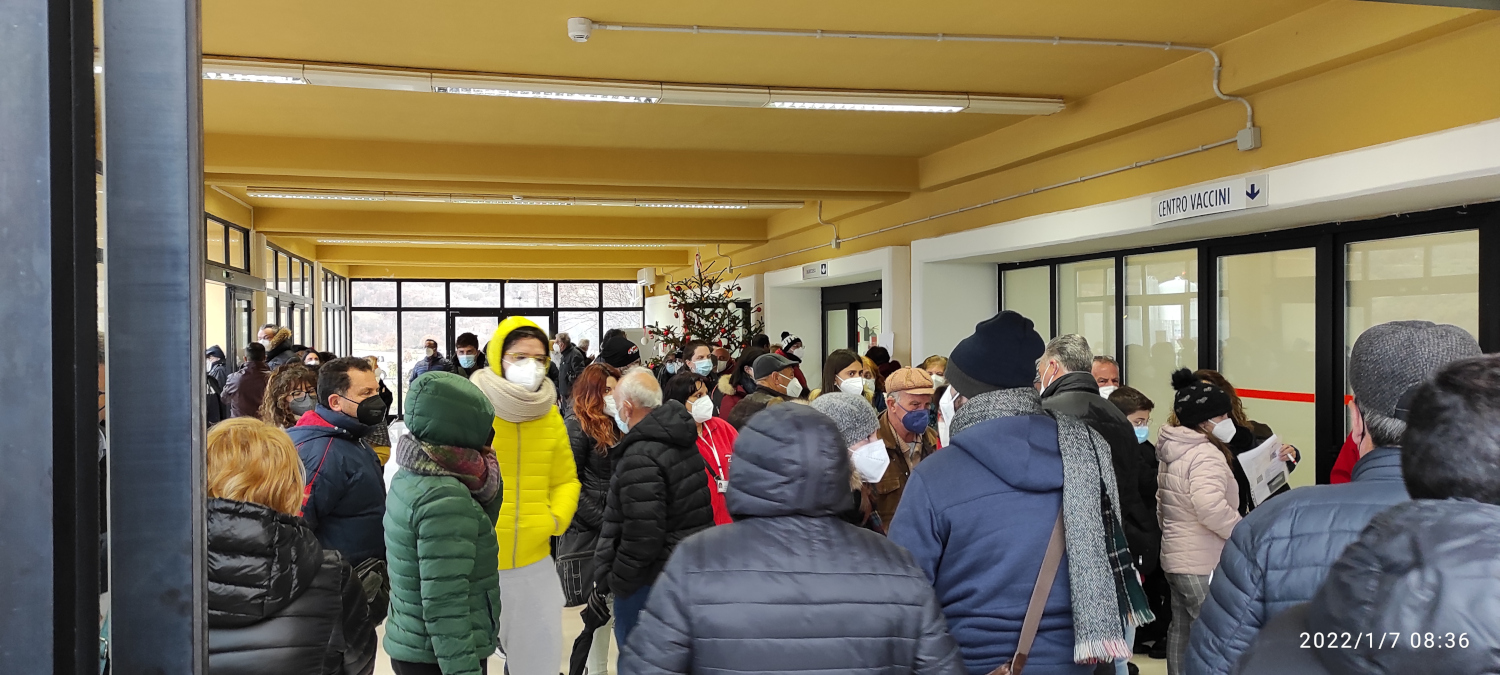 Petralia Sottana, assembramento all’hub vaccinale preoccupa i sanitari