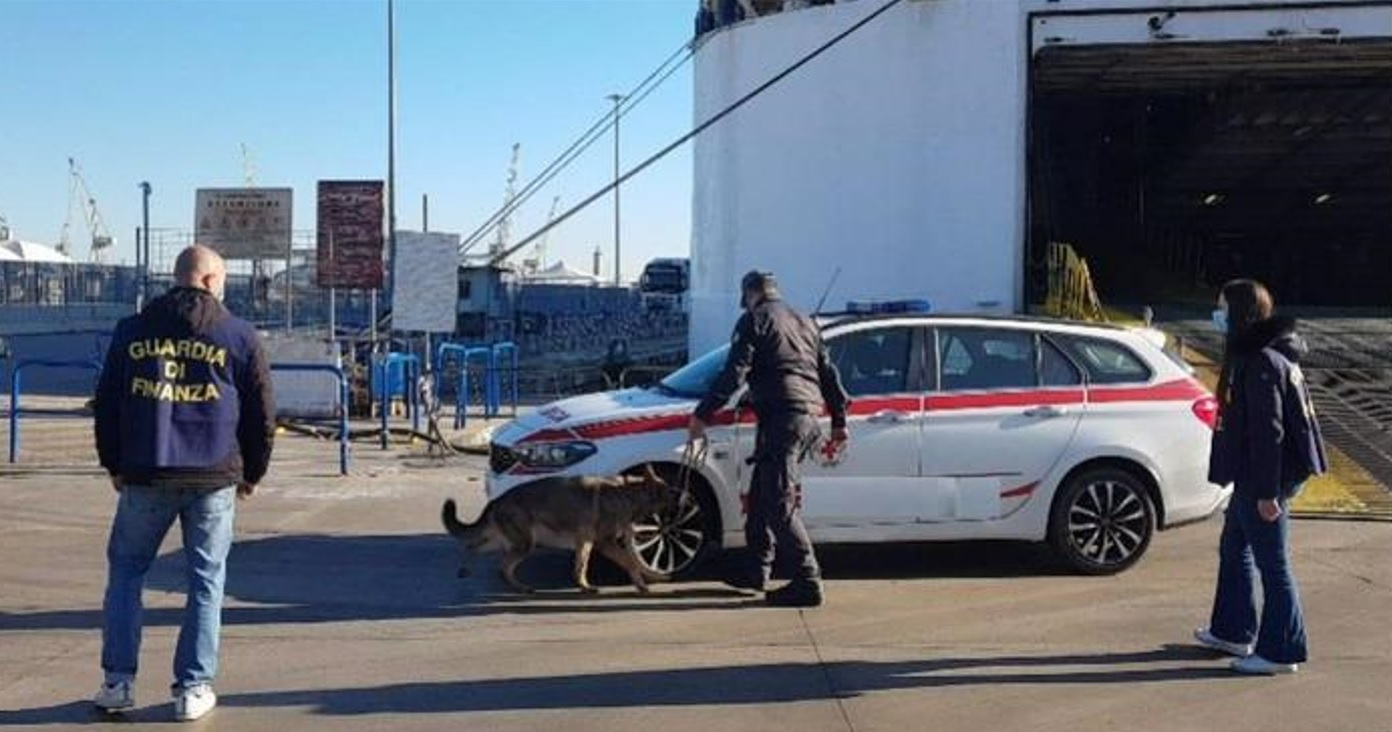 Palermo, nascondevano droga nell’automedica, denunciati 2 sanitari