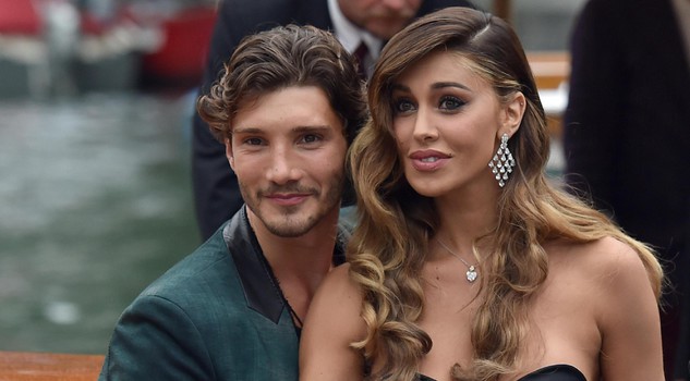 Belen e Stefano De Martino insieme a Courmayeur, indossano di nuovo le fedi nuziali