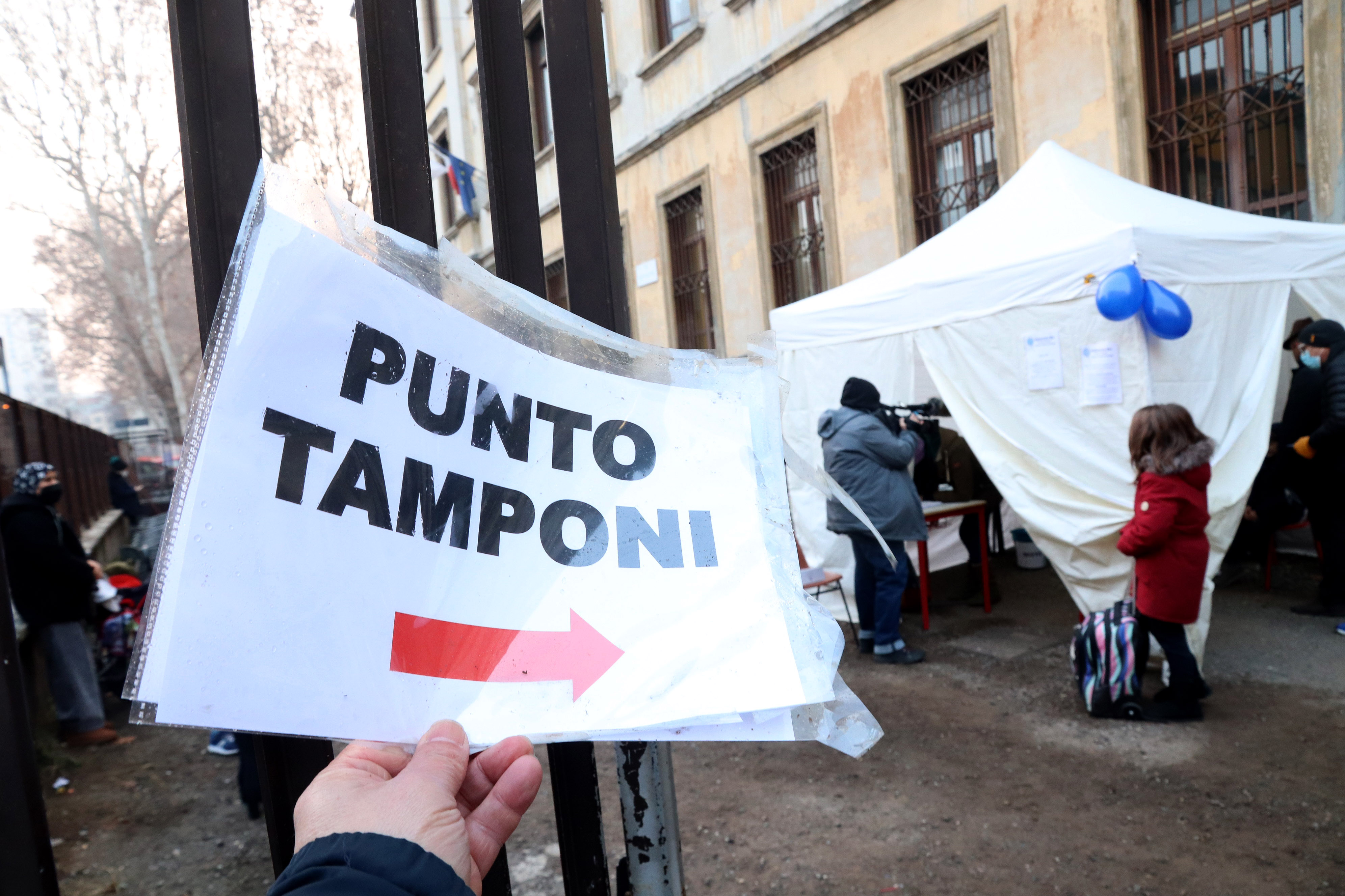 Omicron, perché i bimbi rischiano di più: “Effetti estesi a più organi”