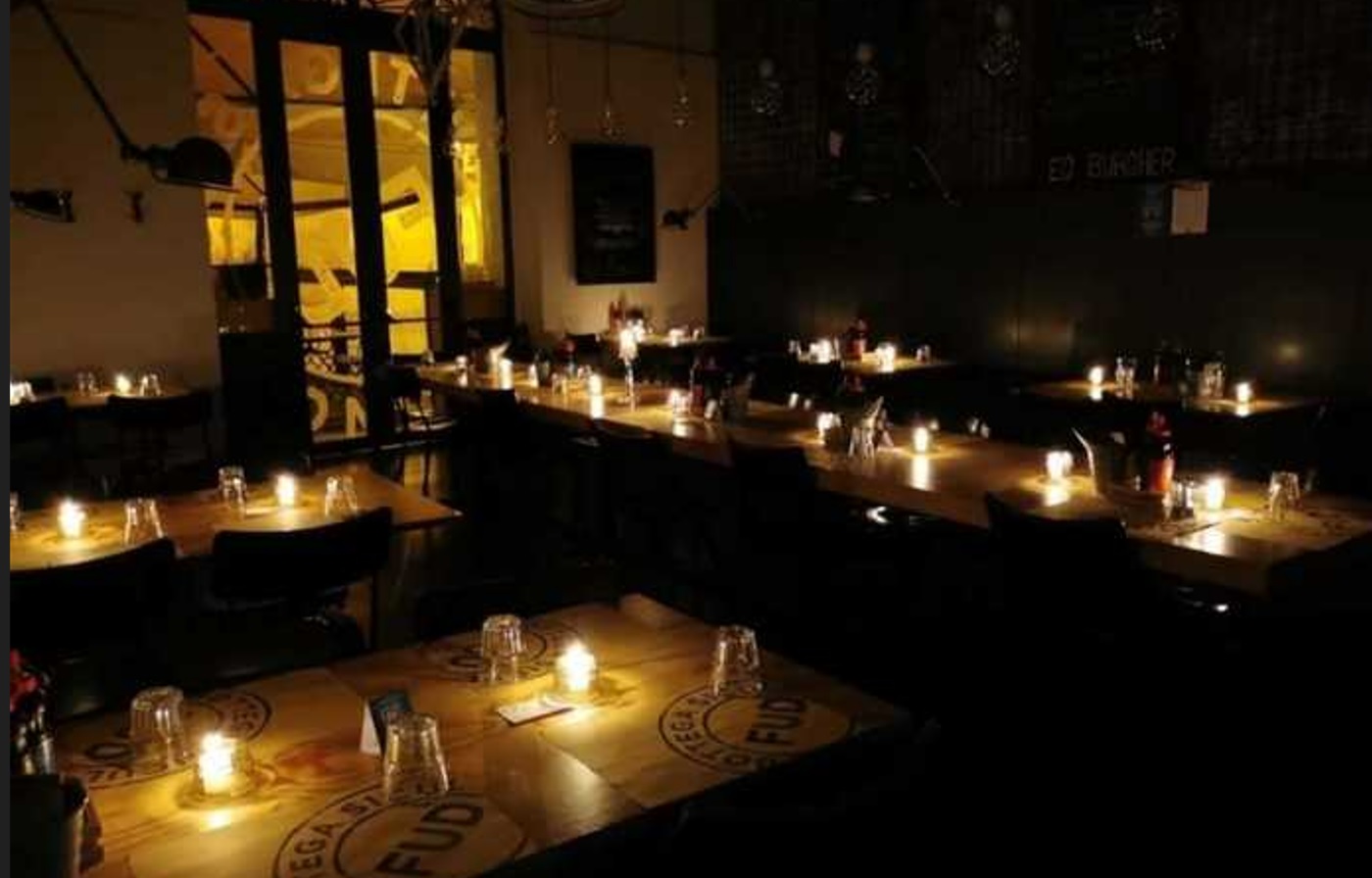 Caro bollette, nei ristoranti siciliani si cena al buio