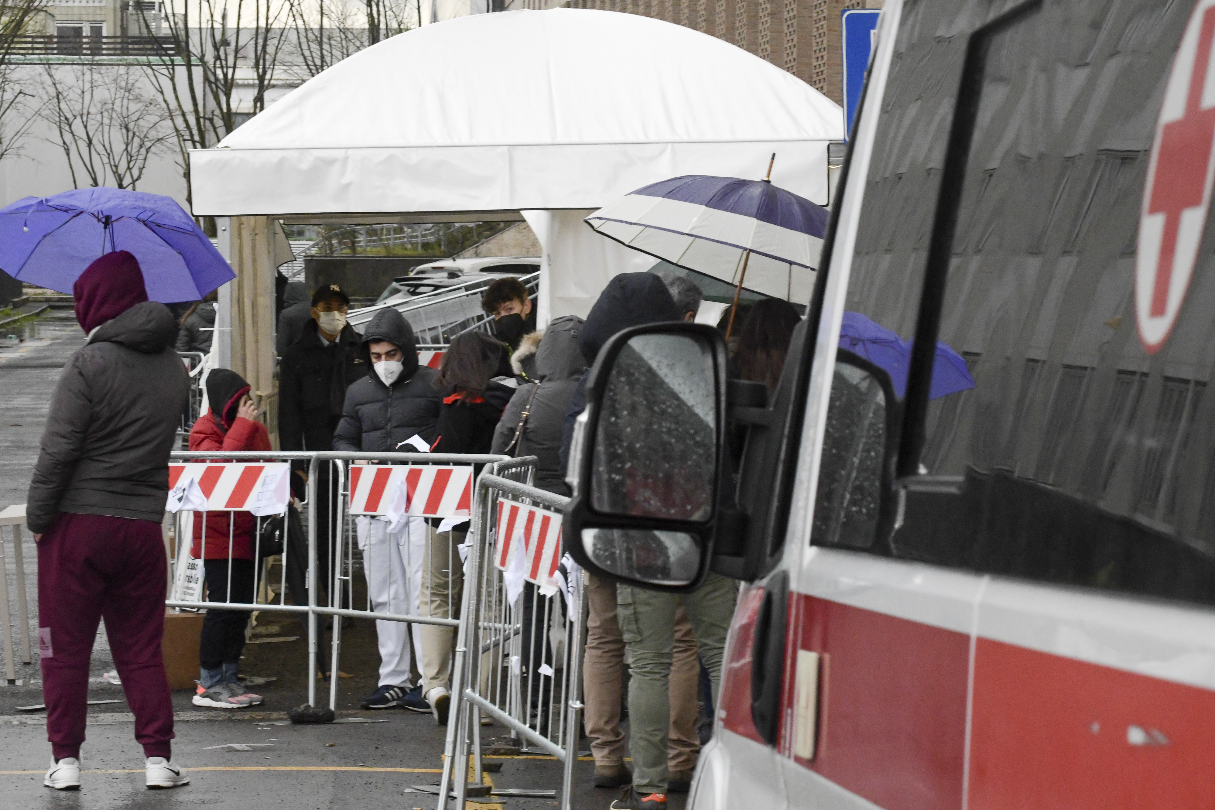 Covid, in Sicilia 3.328 nuovi casi: a Catania boom di contagi