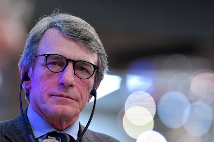 Morte David Sassoli, “Colpa del vaccino”, le fake news dei no vax