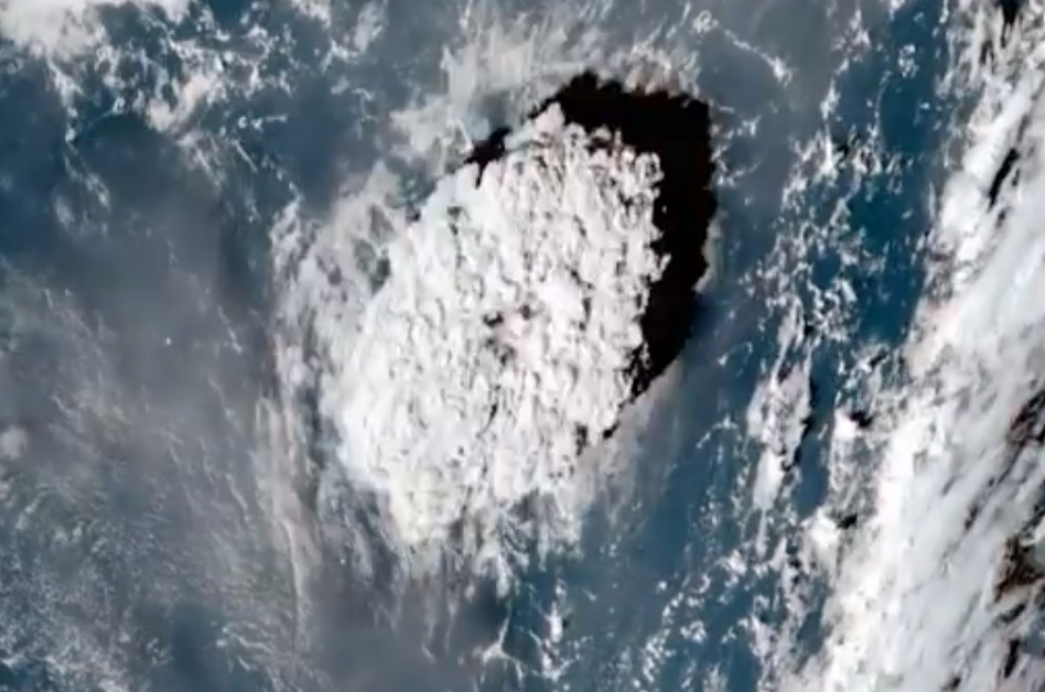 Tonga, è allerta tsunami dopo l’eruzione del vulcano, Video