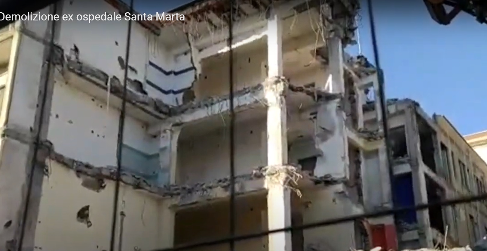 Catania, prosegue la demolizione dell’ex ospedale Santa Marta