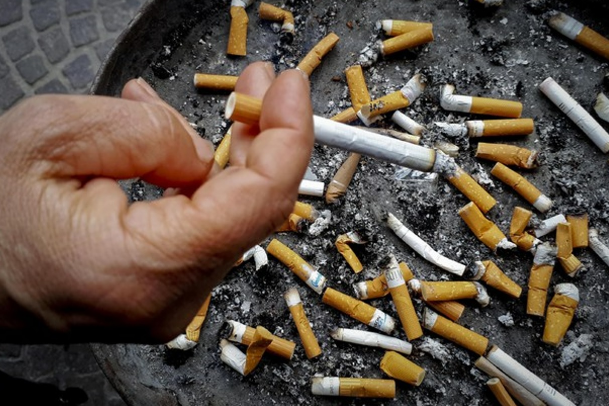 Vaccino e fumatori, possibile perdita efficacia contro il Covid