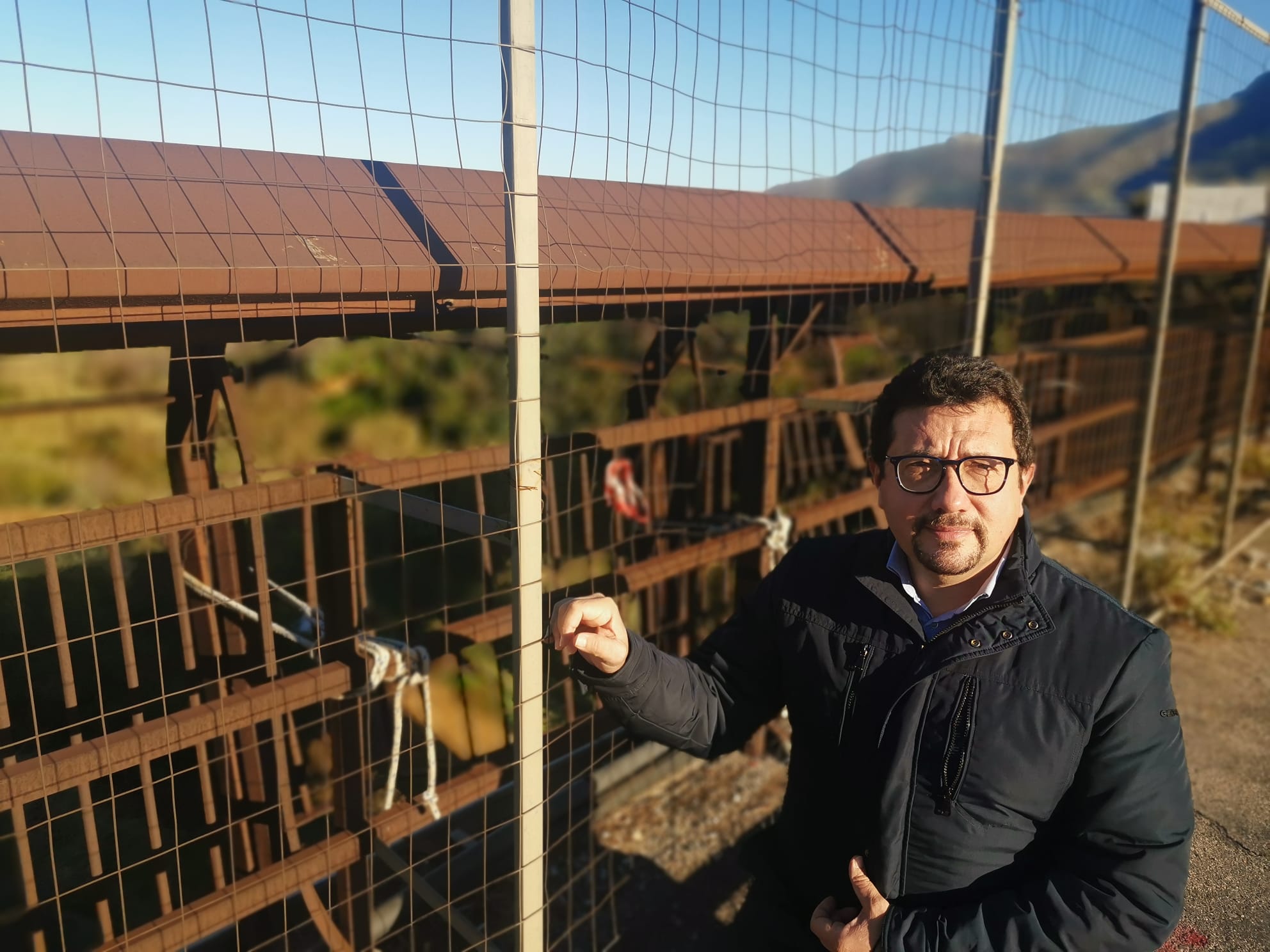 Ponte Corleone, Gelarda, “Pezzi di ringhiera tenuti col filo”