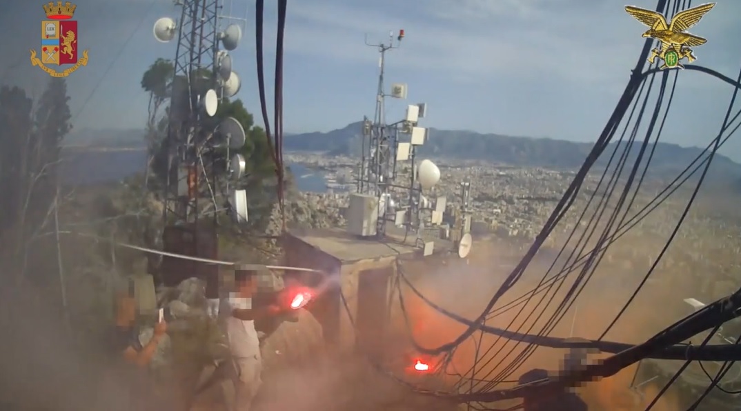 Incendio sul Monte pellegrino, Daspo per 13 tifosi del Palermo