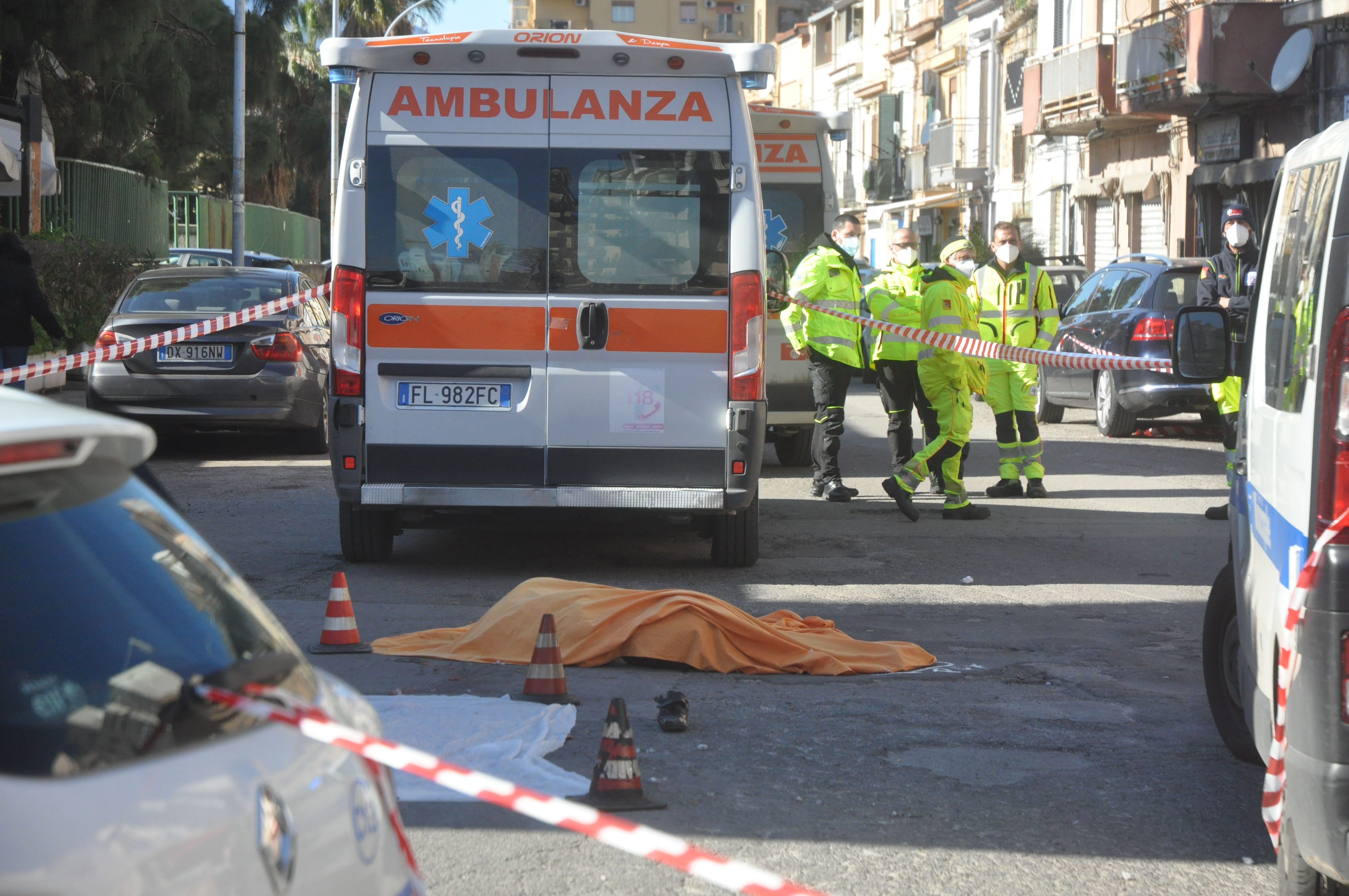 Tragedia a Palermo, 64enne travolta da un tir: l’autista fugge Tragedia a Palermo, 64enne travolta da un tir: l’autista fugge