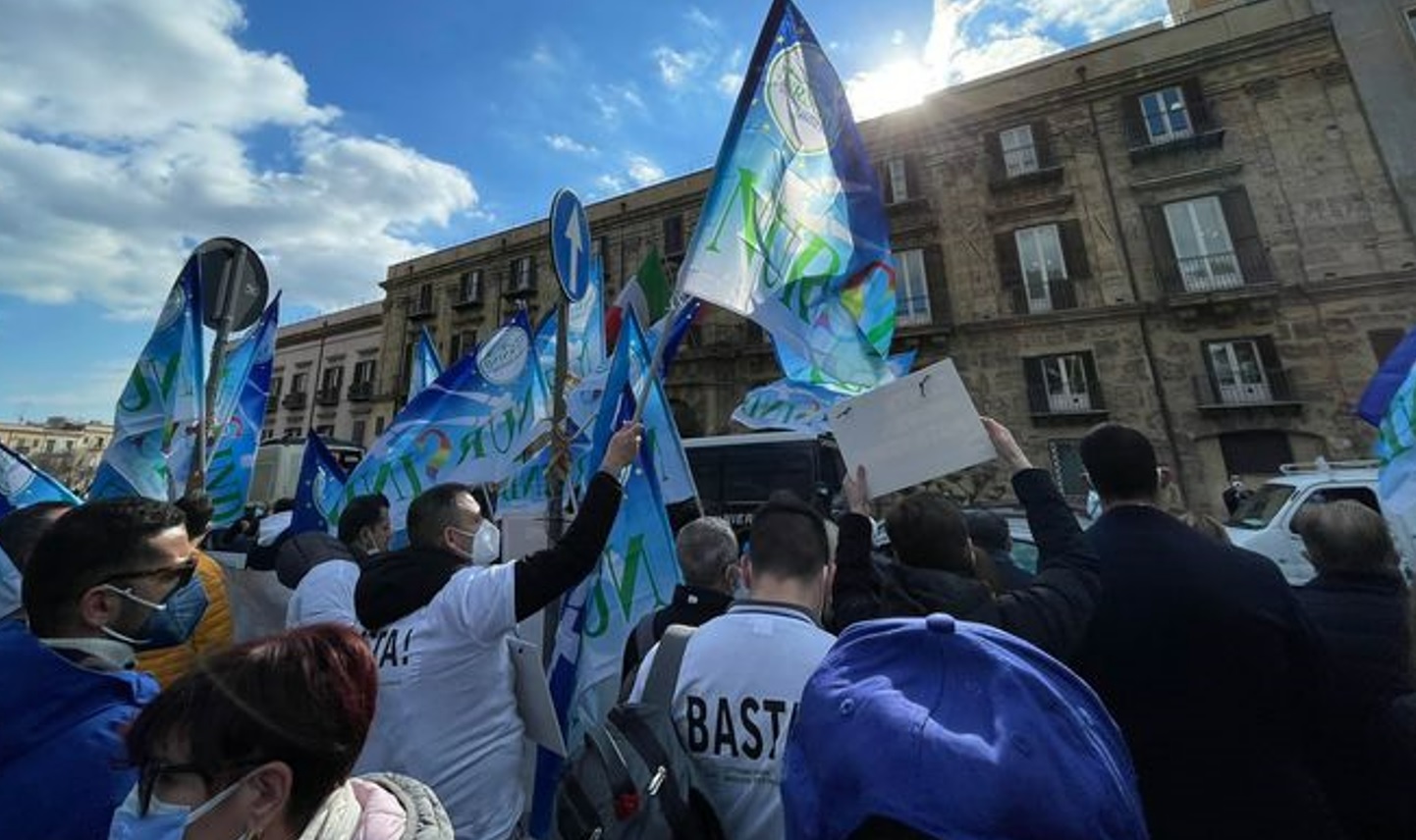 Palermo, infermieri Nursind scioperano davanti a Palazzo d’Orleans
