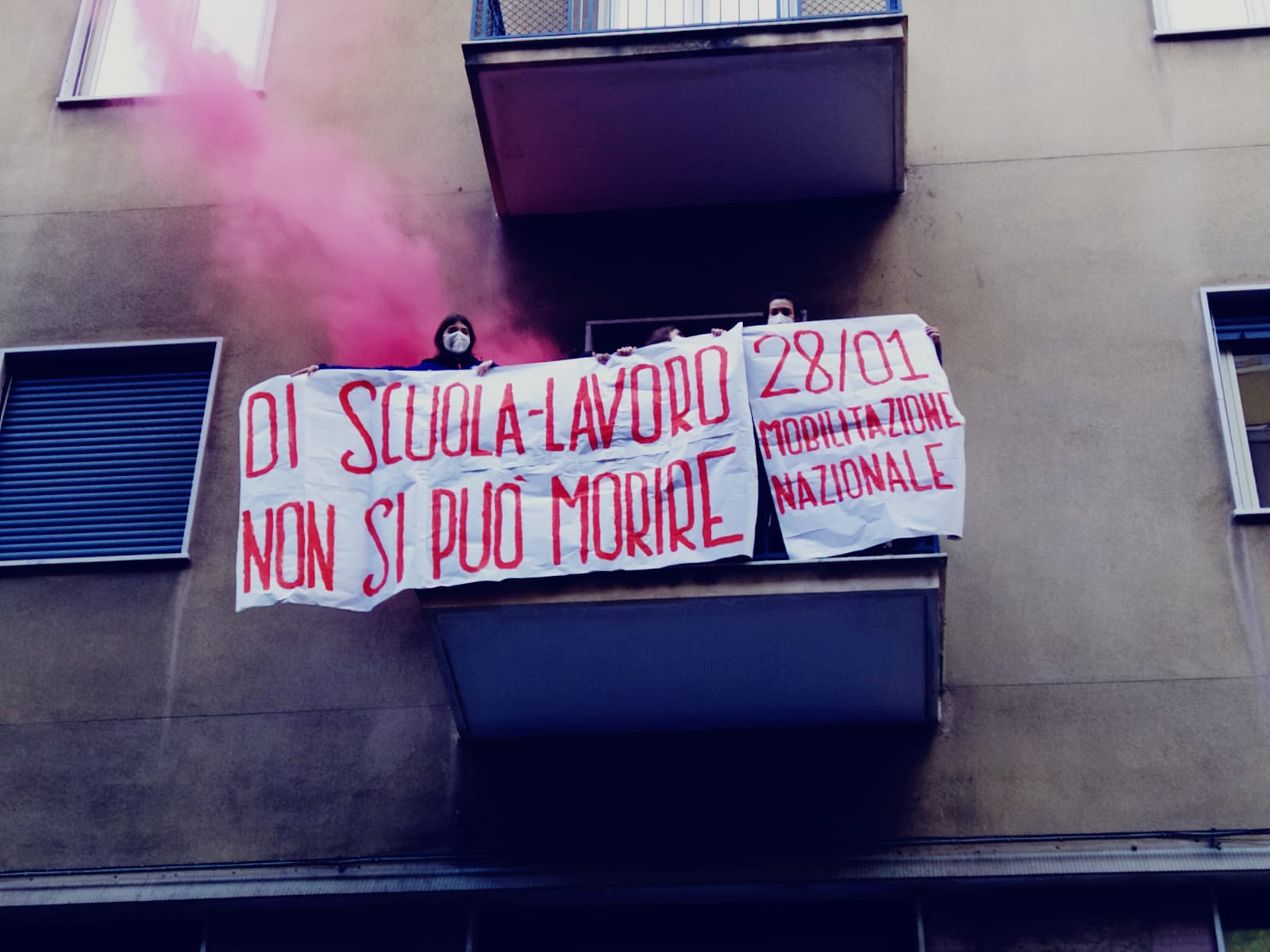 Studenti davanti l’Usr, “Non si può morire di scuola-lavoro”