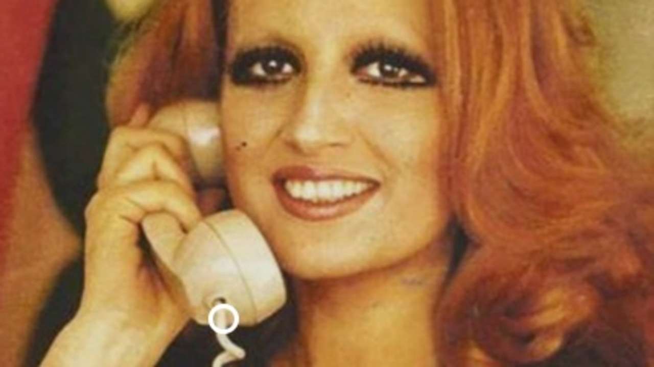 Mina torna a parlare sui social, frase sul coraggio e fan scatenati