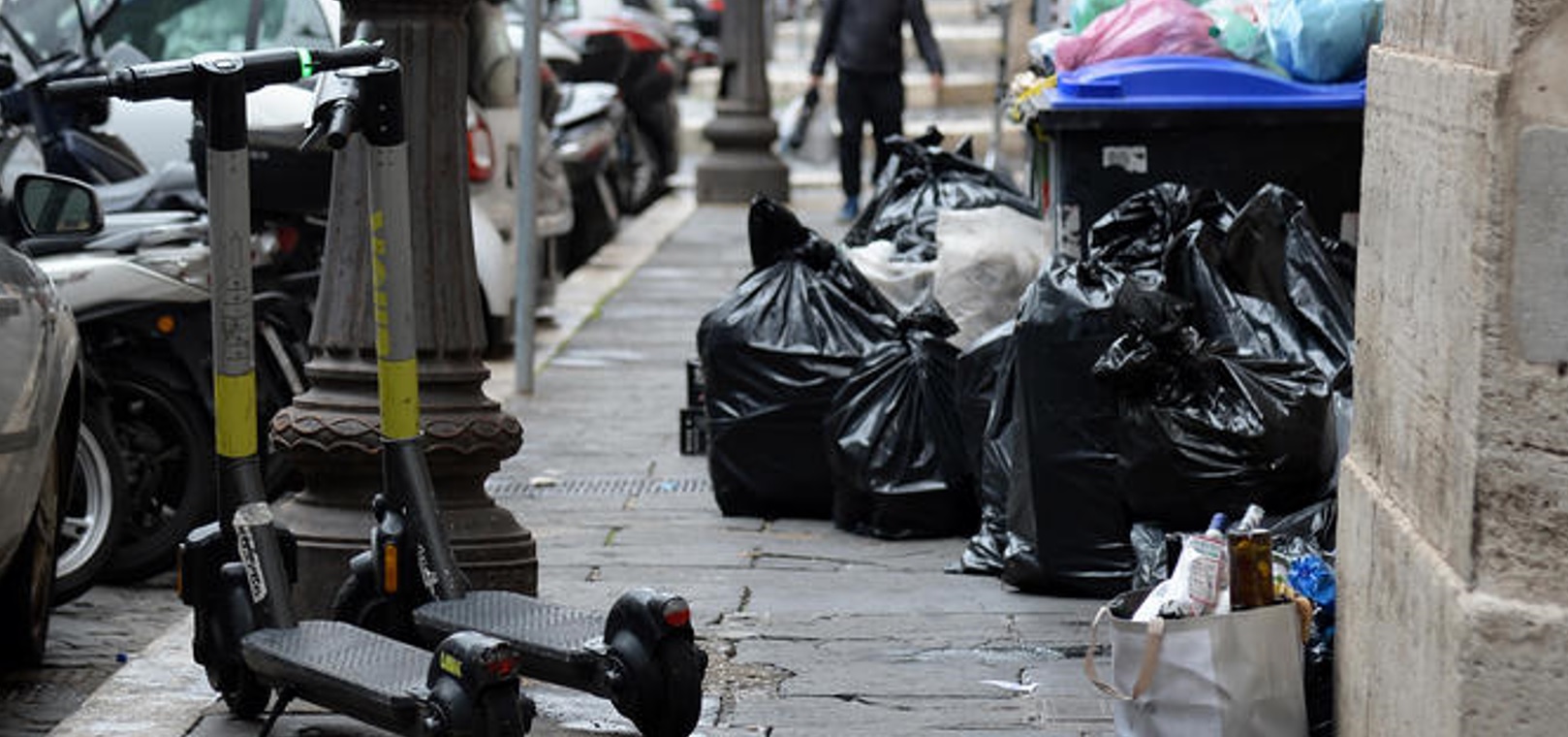Rapine in monopattino tra le vie di Palermo, tre giovani arrestati