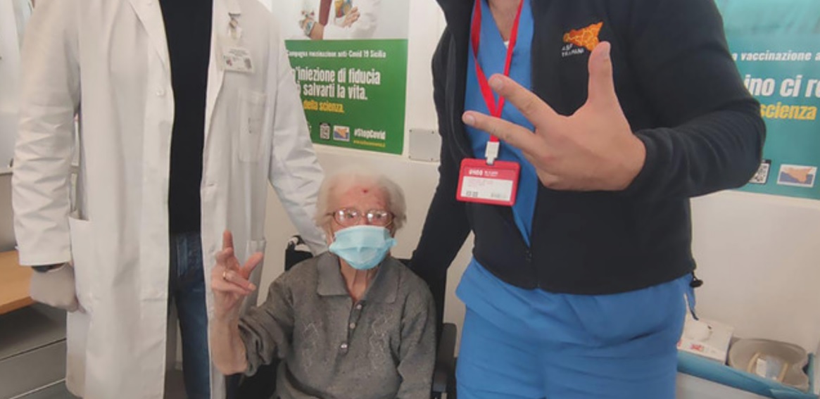 Castelvetrano, Vita Bellina, a cento anni riceve la terza dose di vaccino