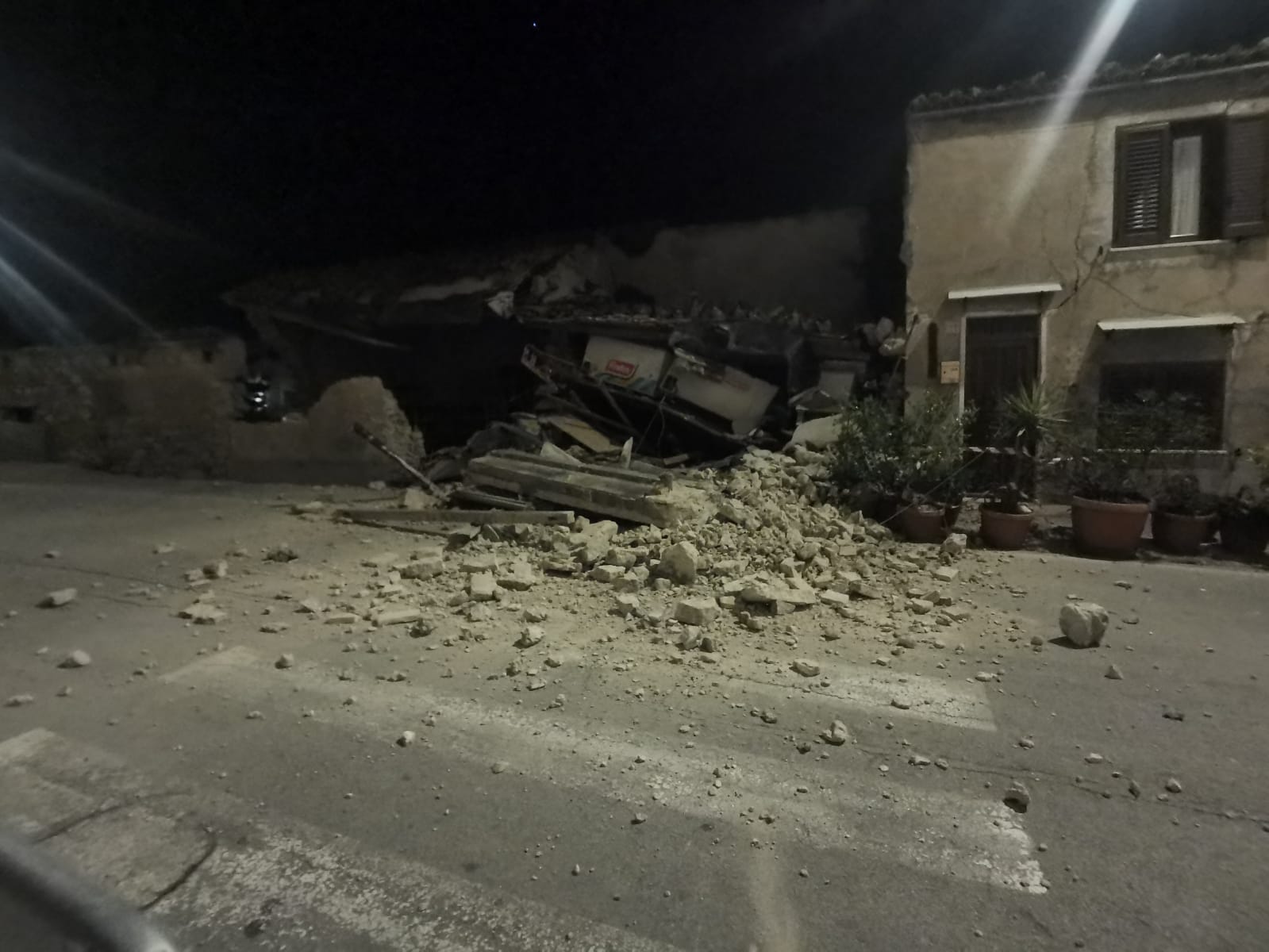 Frana a Polizzi Generosa, sgomberate delle abitazioni Frana a Polizzi Generosa, sgomberate delle abitazioni