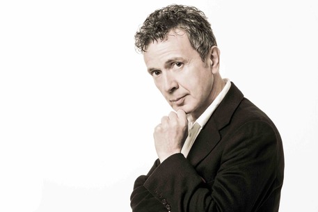 Pupo tra “criminali” banditi in Ucraina, “Se mi presento, mi arrestano”