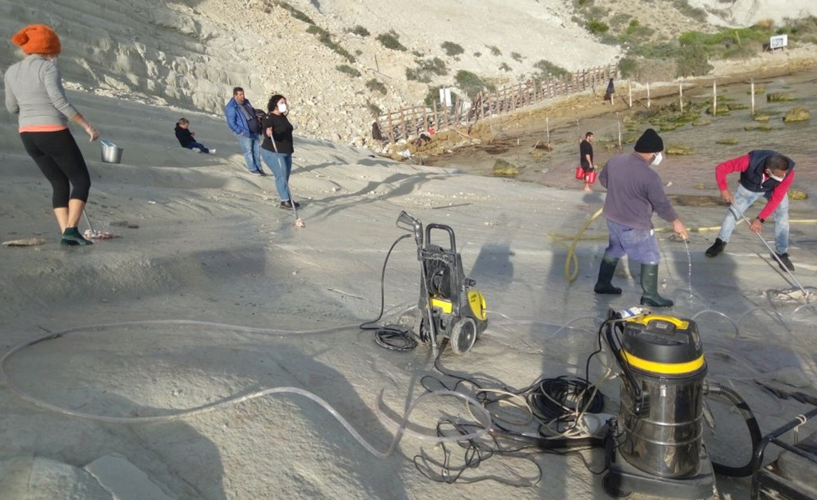 Sfregio Scala dei Turchi e non solo, 49enne favarese rinviato a giudizio