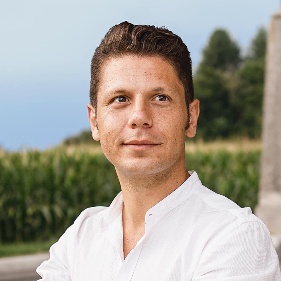 Leader no vax Trieste condannato a 5 mesi, chi è Ugo Rossi