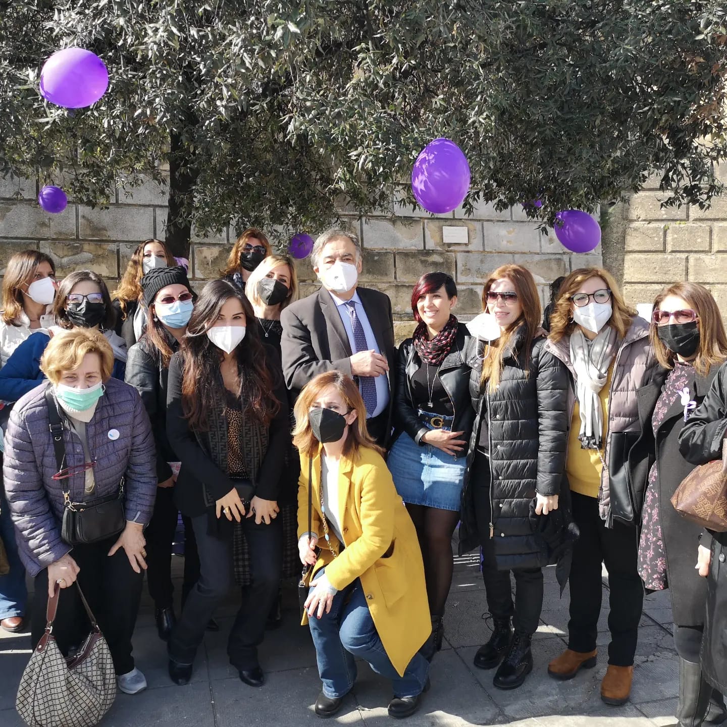 Palermo, inaugurata la panchina viola dedicata dagli affetti da fibromialgia Palermo, inaugurata la panchina viola dedicata dagli affetti da fibromialgia