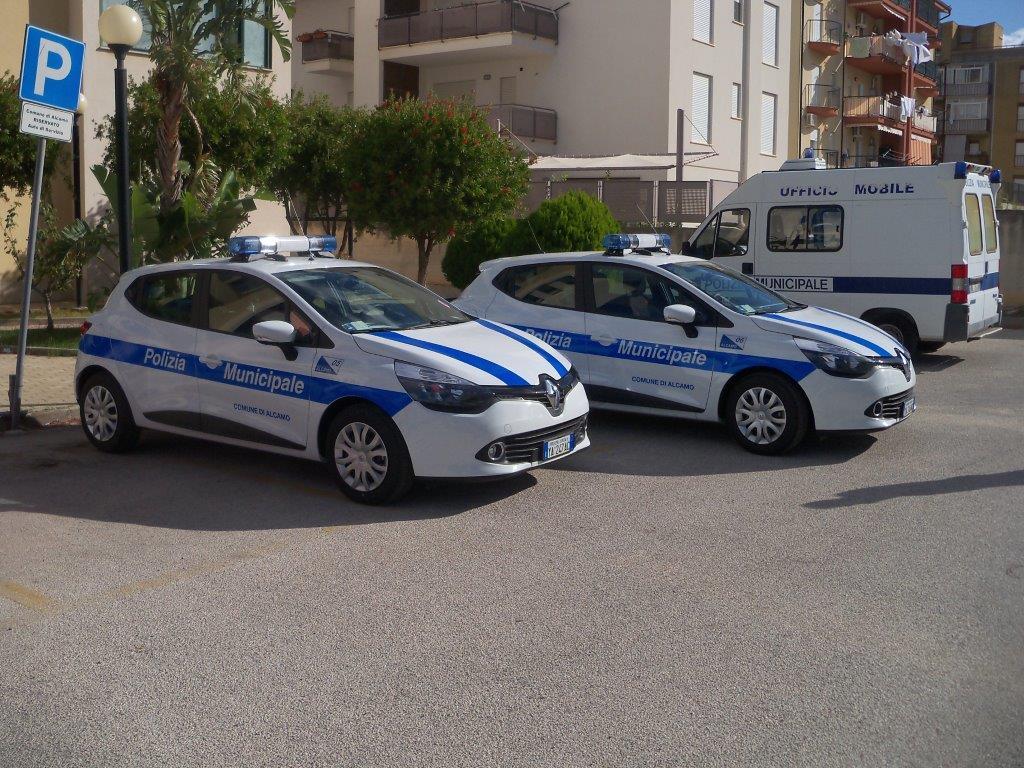 Alcamo, mattone selvaggio e abbandono rifiuti, le piaghe della città