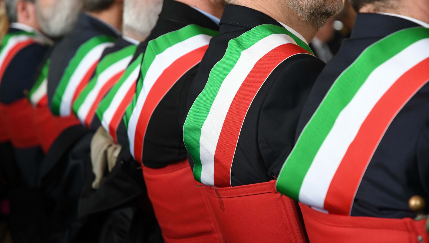 Comuni indebitati, enti locali siciliani tra sprechi e inefficienze