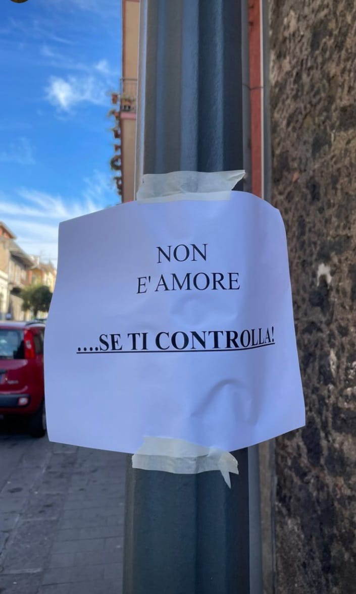 San Valentino, a Belpasso 400 manifesti contro la violenza, le foto