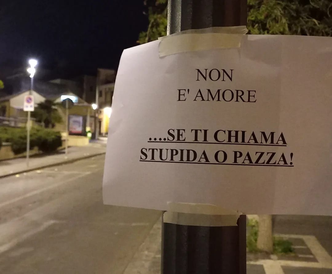 San Valentino, a Belpasso 400 manifesti contro la violenza, le foto