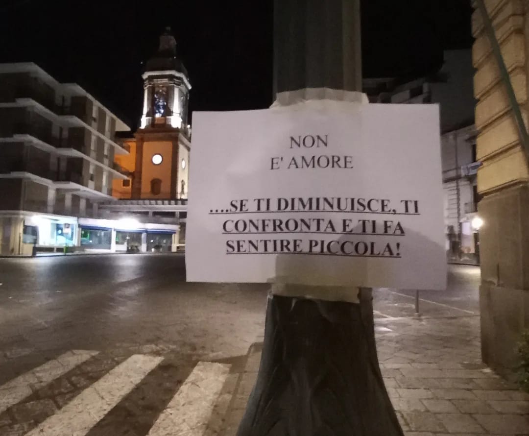 San Valentino, a Belpasso 400 manifesti contro la violenza, le foto