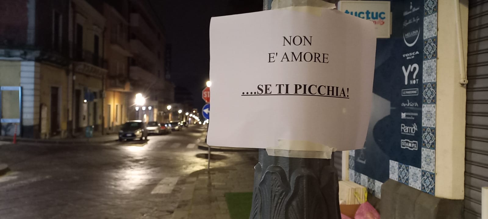 San Valentino, a Belpasso 400 manifesti contro la violenza, le foto