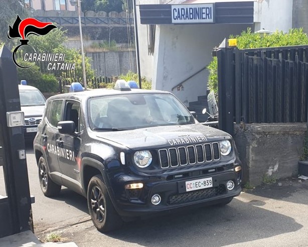 Rissa tra vicini di casa per un secchio d’acqua: in 5 ai domiciliari a Belpasso