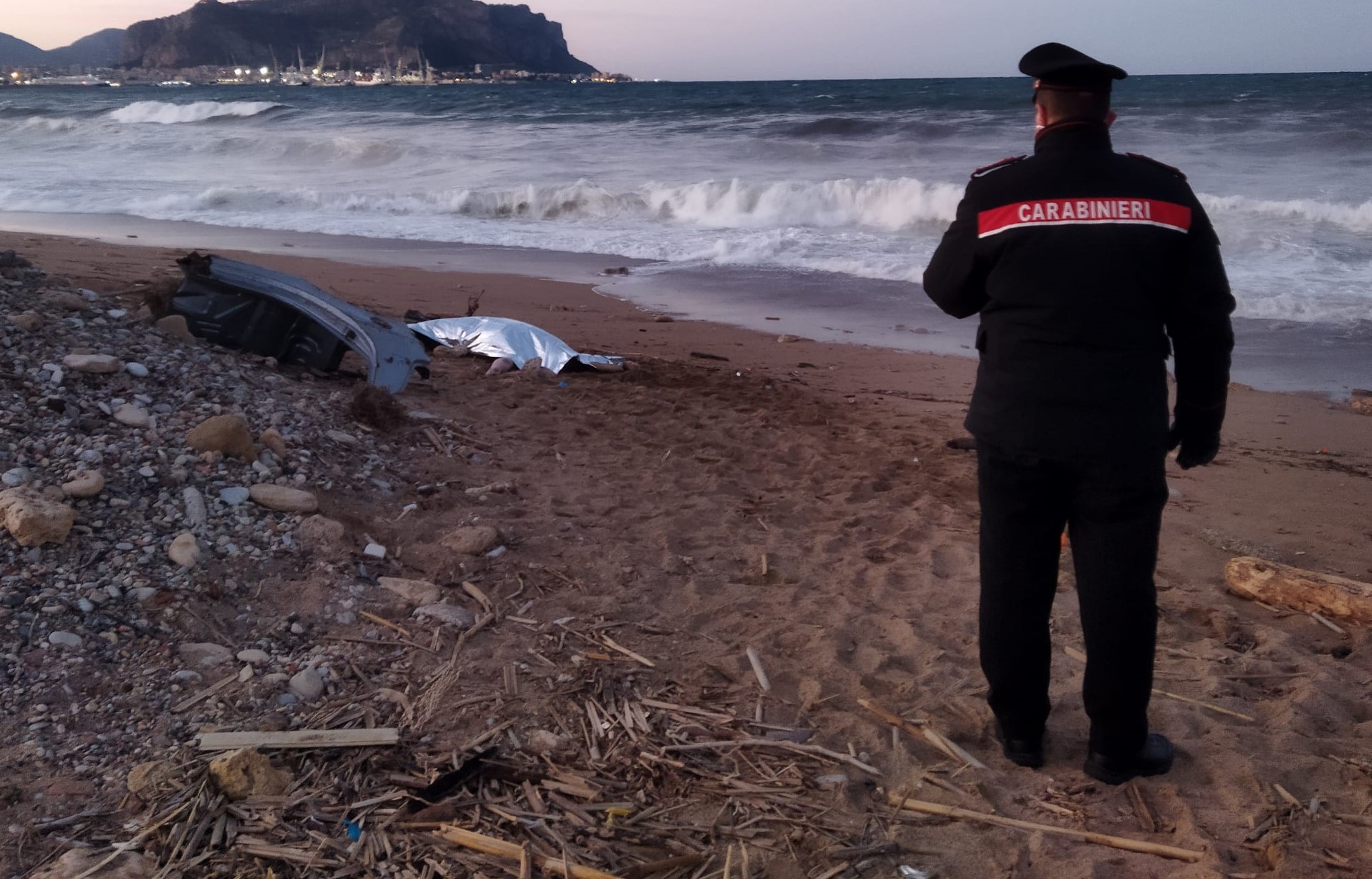 Cadavere in spiaggia a Romagnolo, è il cuoco Giovanni D’Ignoti