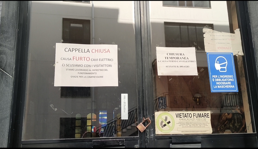 Cimitero di Catania, tra tombe divelte e furti, il video shock