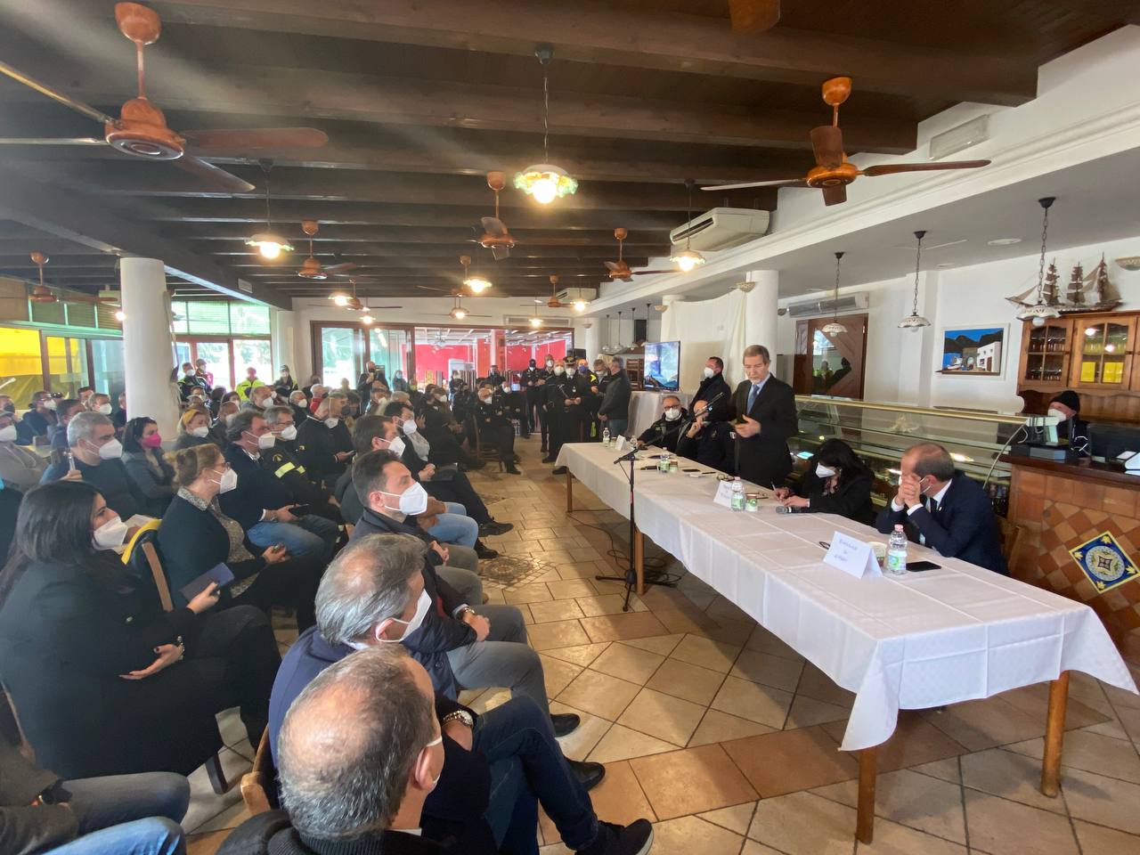 Musumeci a Vulcano: “Esalazioni velenose? Rischio c’è”