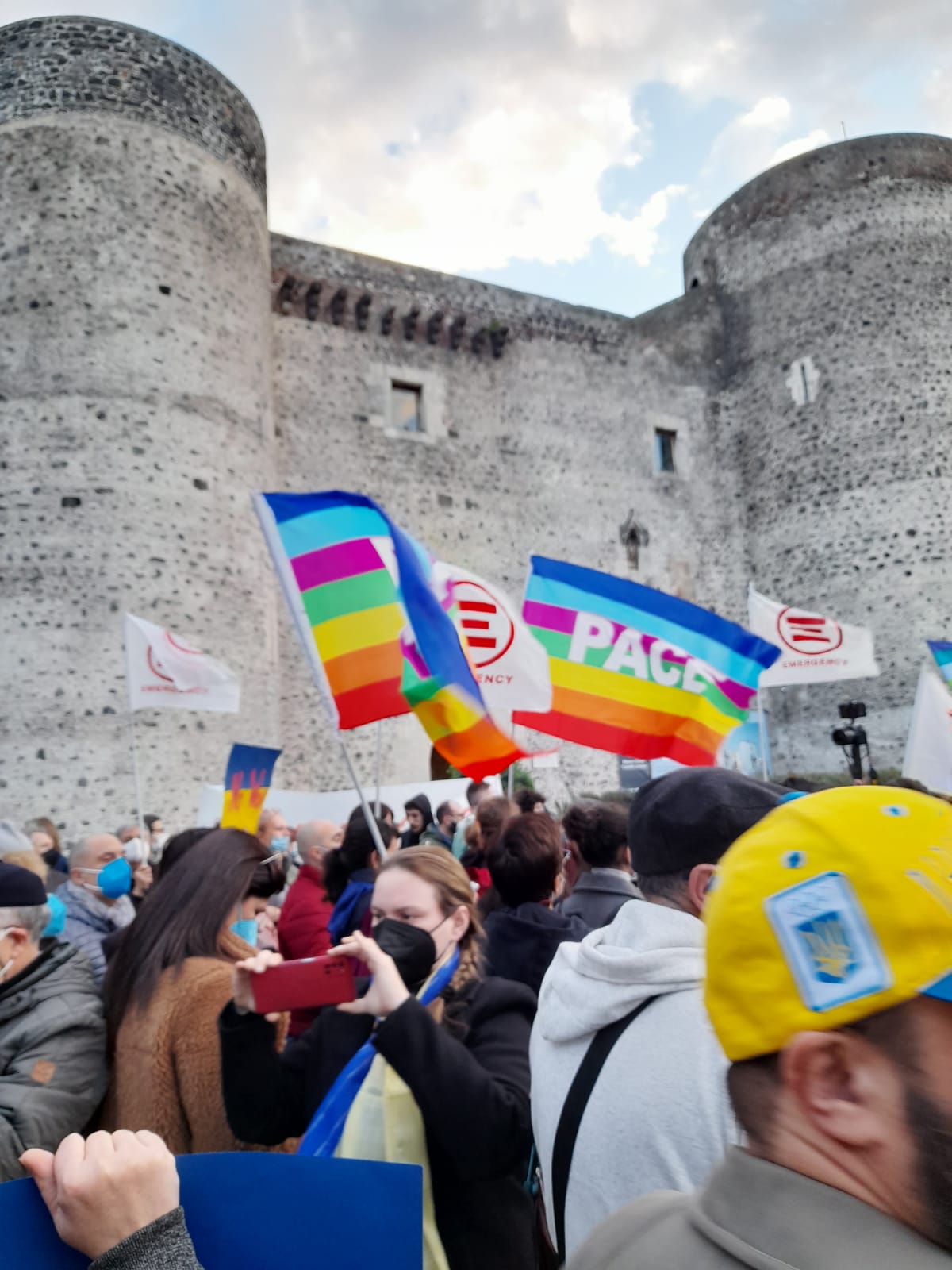 L’Italia dice no alla guerra, centinaia di persone al sit in di Catania – Foto e video