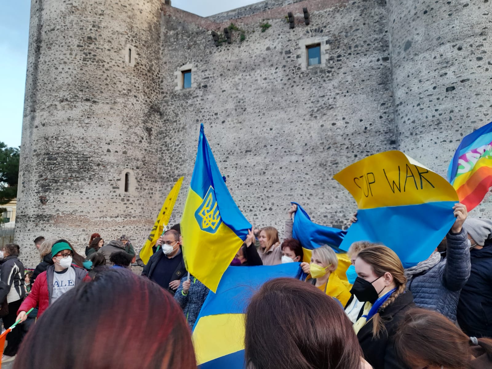 L’Italia dice no alla guerra, centinaia di persone al sit in di Catania – Foto e video L’Italia dice no alla guerra, centinaia di persone al sit in di Catania – Foto e video