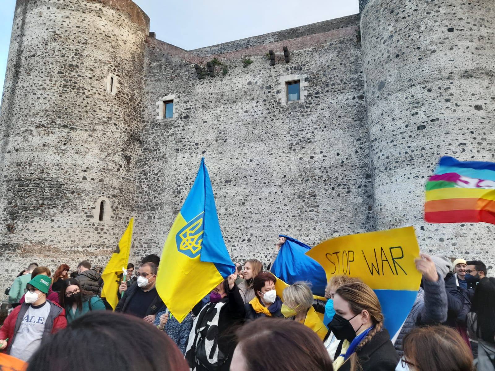 L’Italia dice no alla guerra, centinaia di persone al sit in di Catania – Foto e video L’Italia dice no alla guerra, centinaia di persone al sit in di Catania – Foto e video