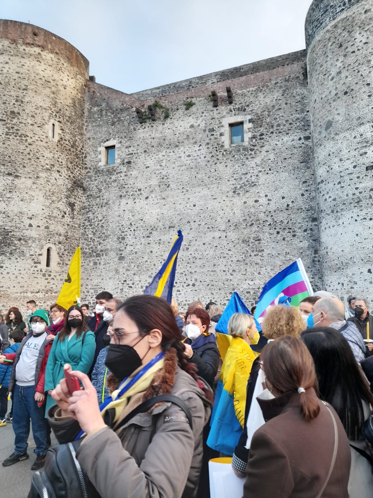 L’Italia dice no alla guerra, centinaia di persone al sit in di Catania – Foto e video L’Italia dice no alla guerra, centinaia di persone al sit in di Catania – Foto e video