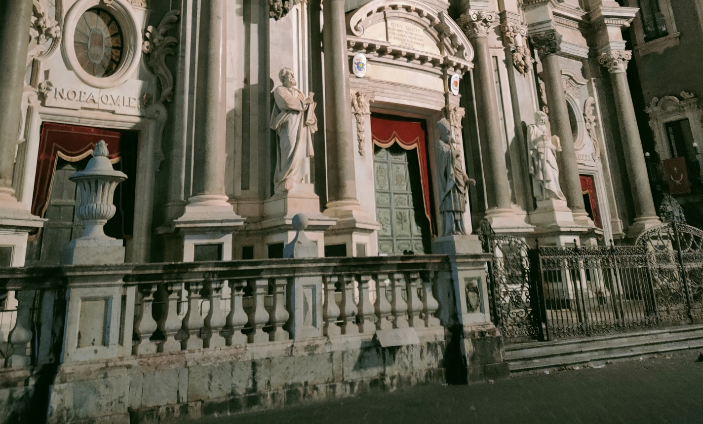 Catania, Sant’Agata, piazza Duomo deserta nella “Sira o tri”
