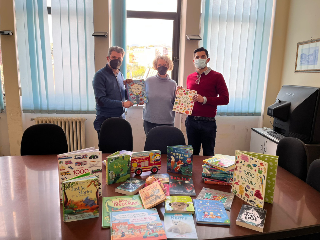 Casa editrice inglese Usborne dona libri alla Biblioteca comunale di Pedara (Ct)