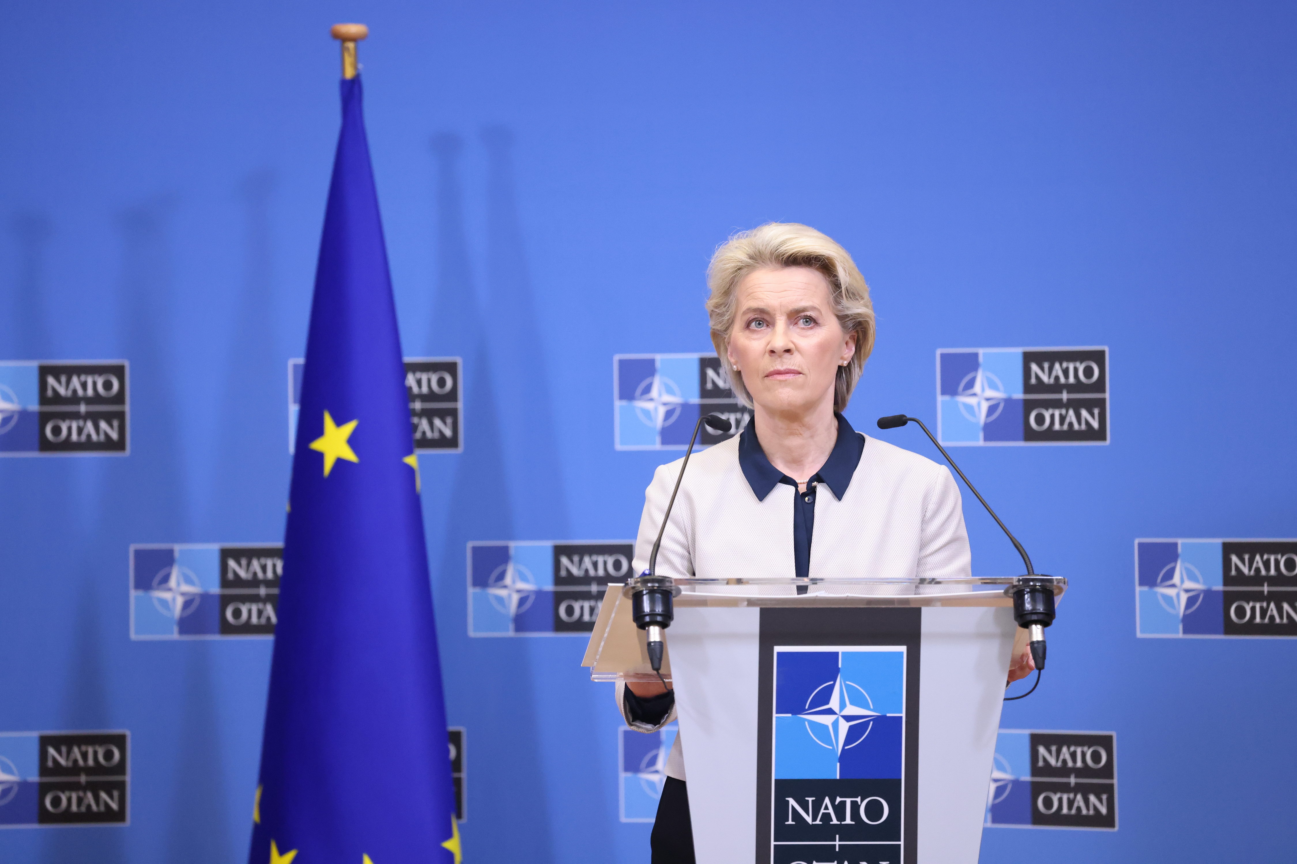 Ucraina, Von der Leyen e Nato: “Con sanzioni distruggeremo economia russa”